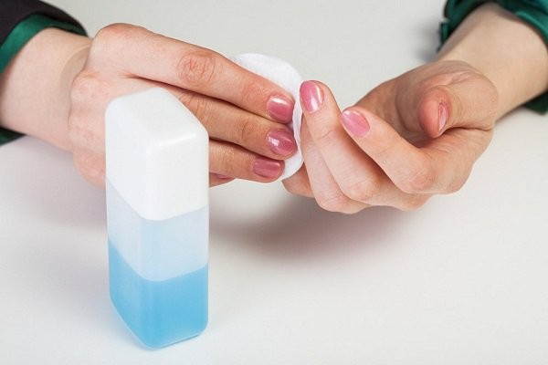 Tẩy mực trên đồ nhựa bằng Acetone